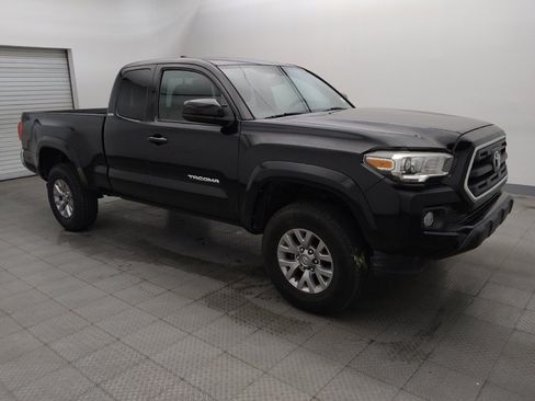 Used 2017 Toyota Tacoma SR5 w/ Tow Package RWD image 11