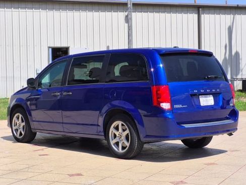 Used 2019 Dodge Grand Caravan SE w/ UConnect Hands-Free Group FWD image 4