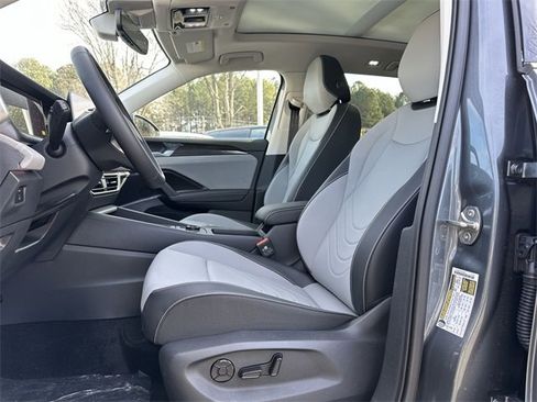 New 2026 Volkswagen Tiguan SE image 12