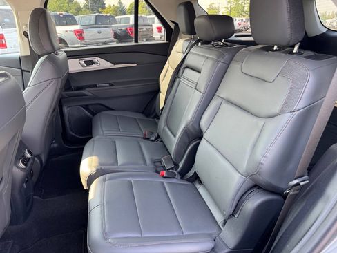Used 2025 Ford Explorer Active w/ Active Comfort Package AWD/4WD image 12