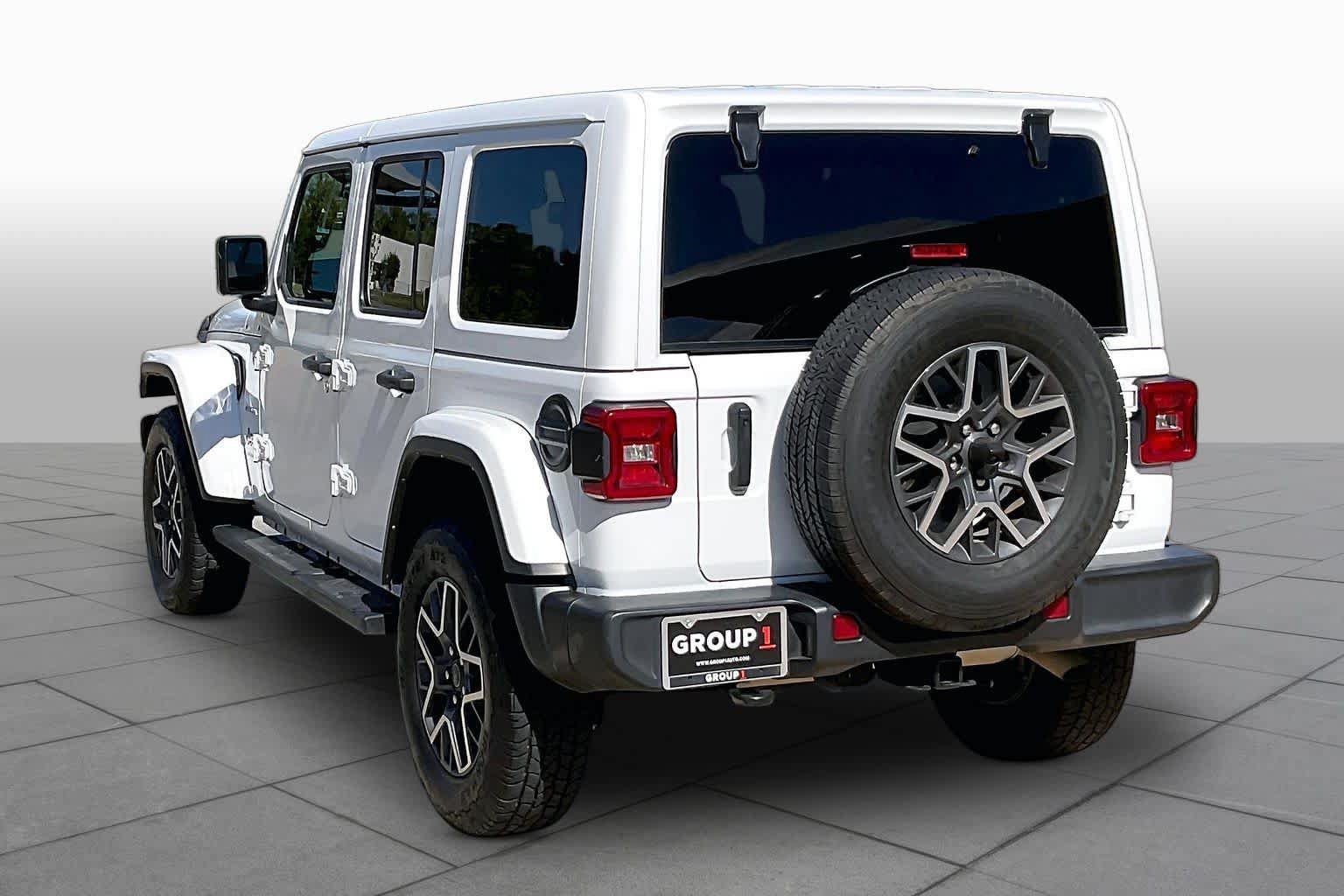 Used 2024 Jeep Wrangler Unlimited Sahara AWD/4WD image 12