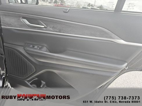 Used 2024 Jeep Grand Cherokee L Limited w/ Luxury Tech Group II image 22