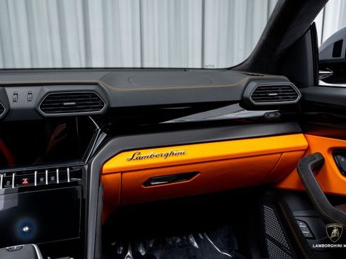 Used 2023 Lamborghini Urus S image 42