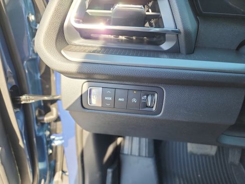 New 2026 Chevrolet Traverse LT image 25