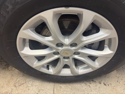 Used 2020 Chevrolet Equinox LT w/ Driver Convenience Package image 33