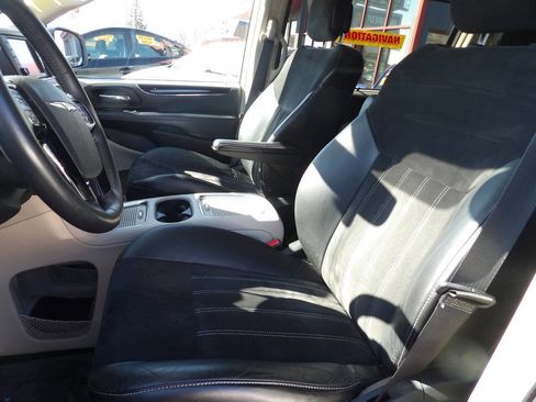 Used 2015 Chrysler Town & Country Limited w/ Trailer Tow Group image 8