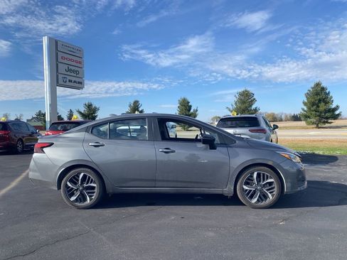 Used 2024 Nissan Versa SR image 4