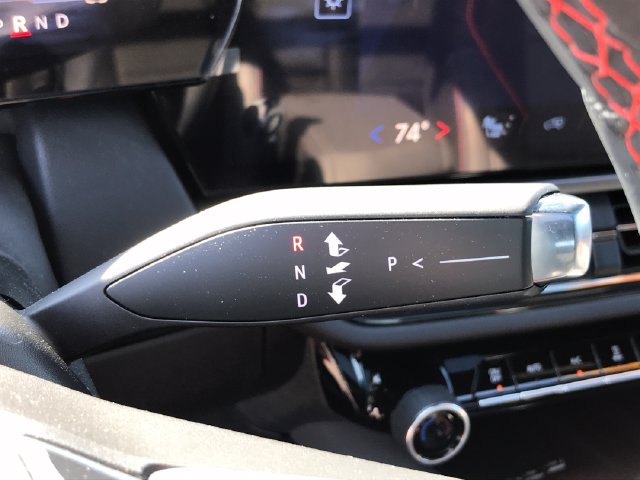 Used 2025 Chevrolet Equinox EV RS FWD image 13