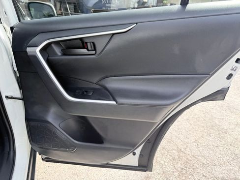 Used 2019 Toyota RAV4 LE w/ All Weather Liner Package AWD/4WD image 21
