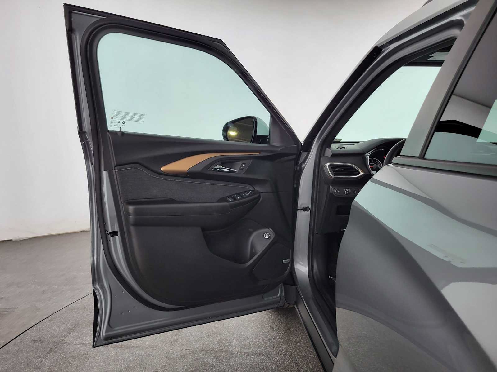 Used 2023 Chevrolet TrailBlazer ACTIV w/ Sun and Liftgate Package FWD image 19