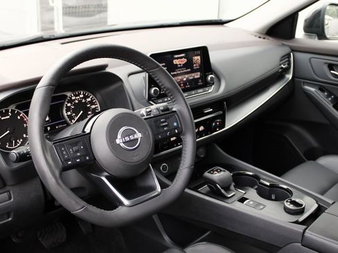 Certified 2022 Nissan Rogue SV w/ SV Premium Package image 27