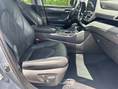 Used 2021 Toyota Highlander Platinum AWD/4WD image 13