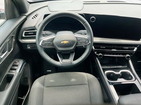 Used 2026 Chevrolet Traverse LT w/ Driver Confidence Package FWD image 23