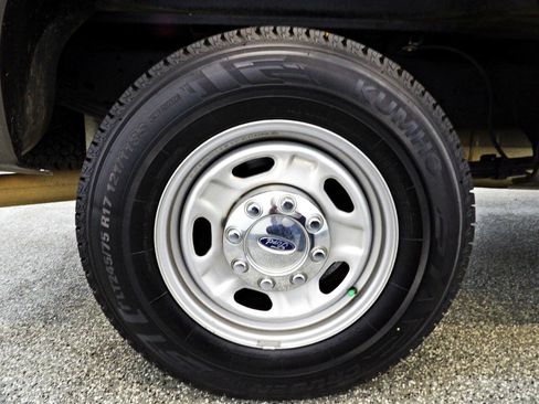 Used 2016 Ford F250 XL w/ Power Equipment Group RWD image 15