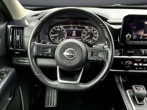 Used 2024 Nissan Pathfinder SV image 8