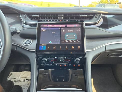 Used 2022 Jeep Grand Cherokee L Limited w/ Luxury Tech Group II AWD/4WD image 23