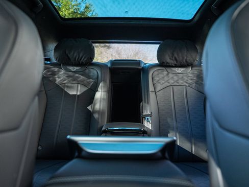 Used 2025 Bentley Flying Spur Plug-In Hybrid AWD/4WD image 46