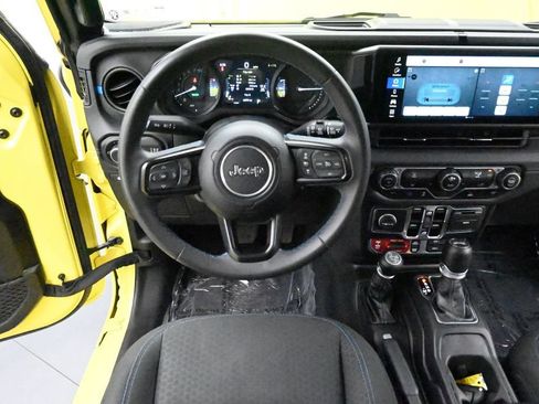 Used 2024 Jeep Wrangler Unlimited Rubicon 4xe AWD/4WD image 21