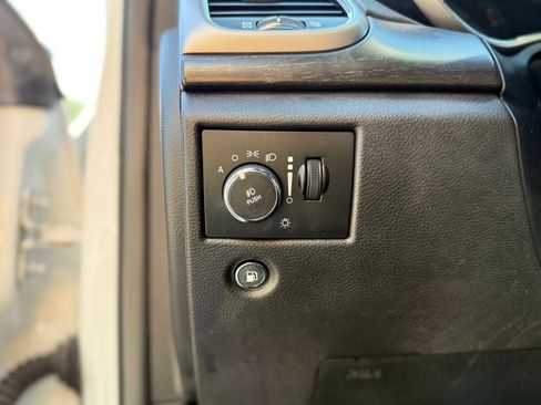 Used 2018 Jeep Grand Cherokee Altitude AWD/4WD image 22