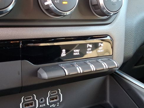 Used 2022 RAM 1500 Big Horn AWD/4WD image 17