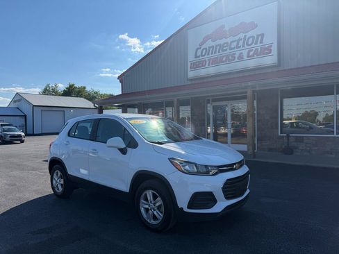 Used 2019 Chevrolet Trax LS AWD/4WD image 2