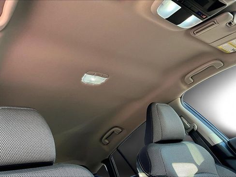 Used 2024 Subaru Crosstrek 2.0i Premium image 17