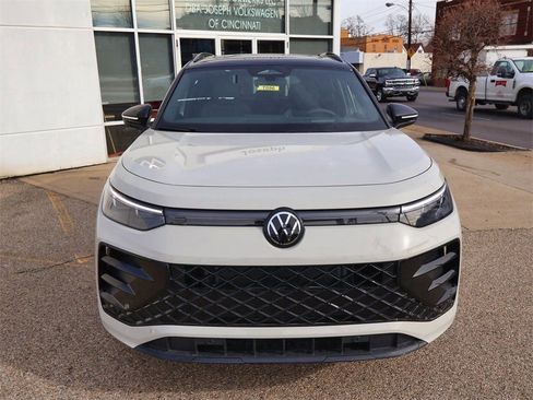 New 2026 Volkswagen Tiguan SE R-Line image 8