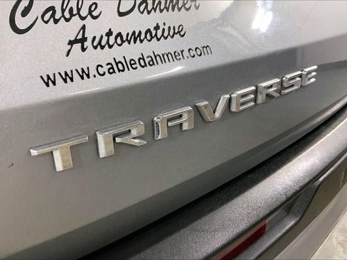 Used 2024 Chevrolet Traverse LT image 8
