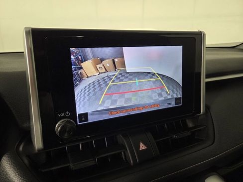 Used 2025 Toyota RAV4 XLE FWD image 12