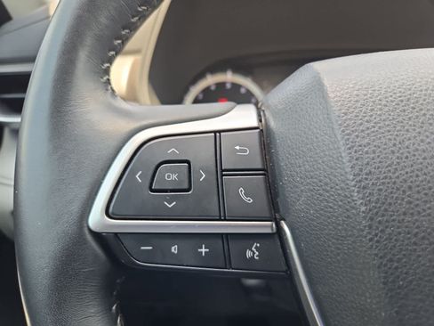 Used 2023 Toyota Highlander LE FWD image 22