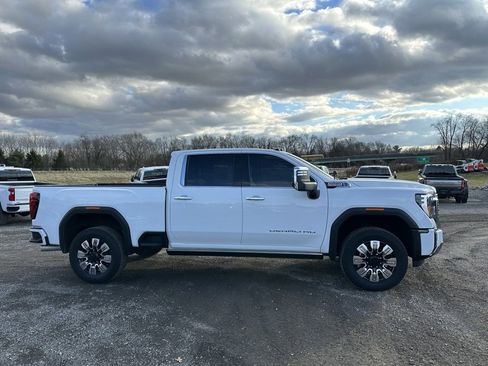 Used 2024 GMC Sierra 2500 Denali image 4