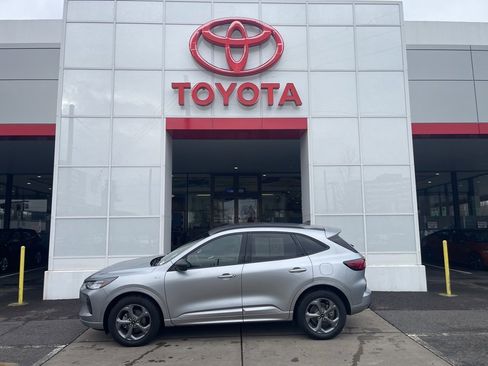 Used 2023 Ford Escape ST-Line image 34