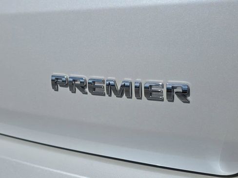 Used 2022 Chevrolet Traverse Premier AWD/4WD image 10