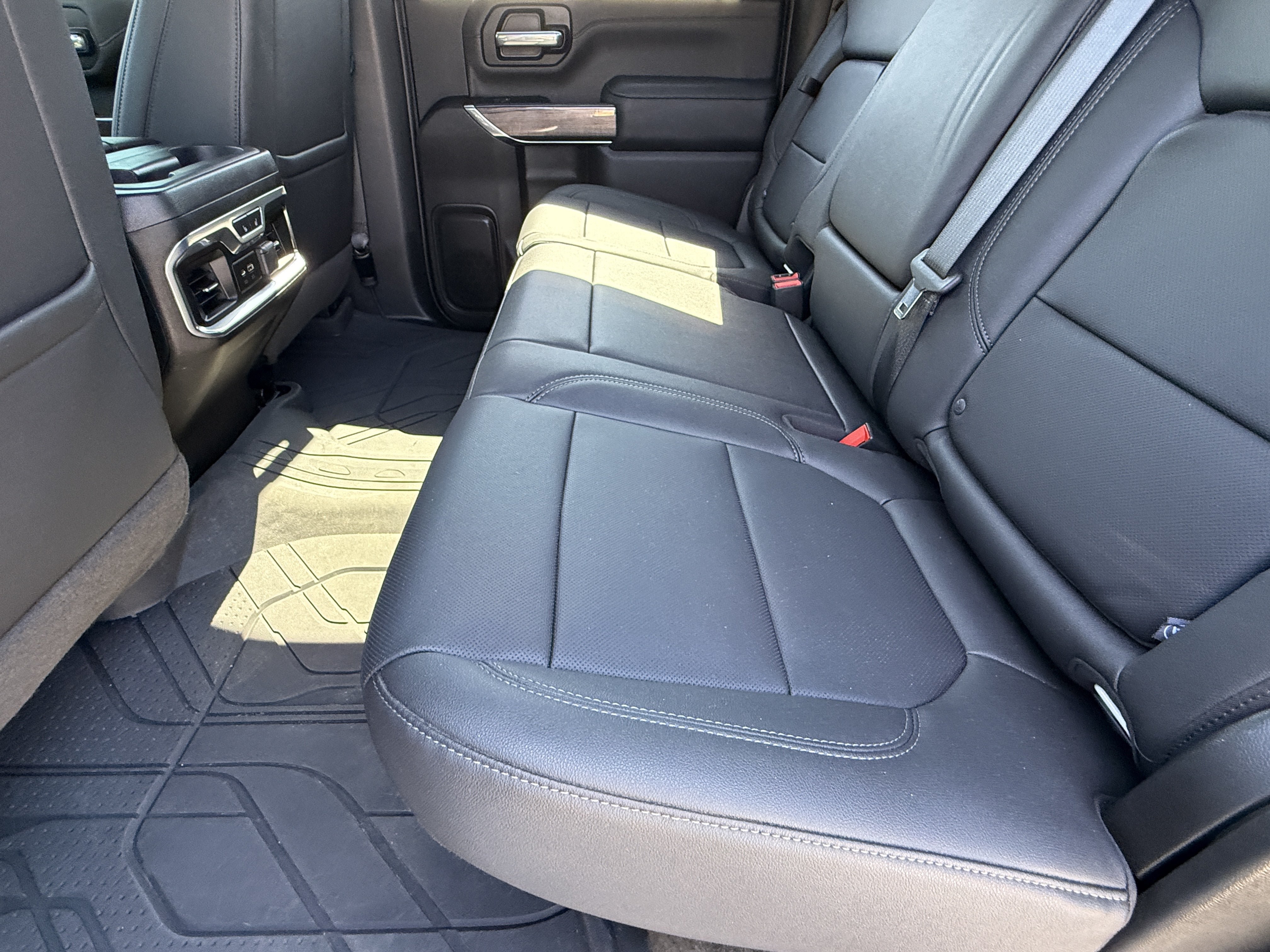 Used 2022 Chevrolet Silverado 3500 LTZ w/ LTZ Convenience Package AWD/4WD image 16