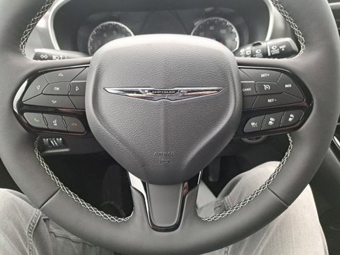New 2026 Chrysler Pacifica Select image 22