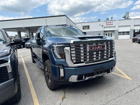 Used 2025 GMC Sierra 2500 Denali w/ Denali Reserve Package AWD/4WD image 5