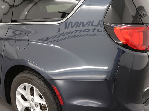 Used 2020 Chrysler Pacifica Limited FWD image 29