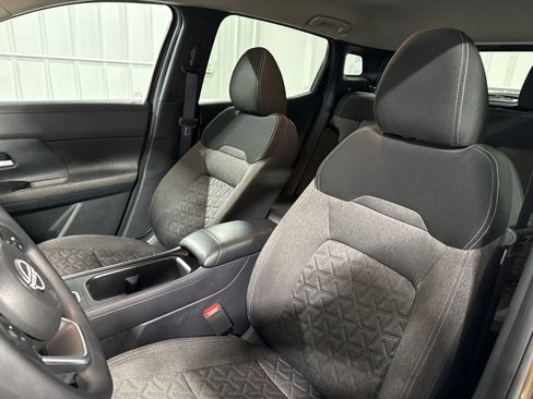 Used 2025 Nissan Kicks SV FWD image 19