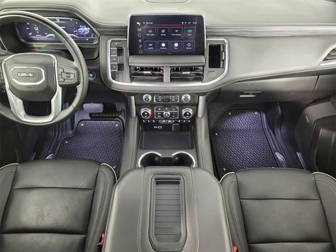 Used 2023 GMC Yukon SLT w/ SLT Luxury Package image 16