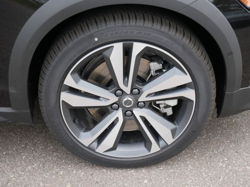 New 2026 Volvo V60 B5 Cross Country Plus w/ Climate Package image 4