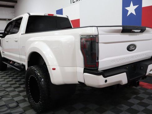 Used 2017 Ford F350 Lariat w/ Lariat Value Package AWD/4WD image 11