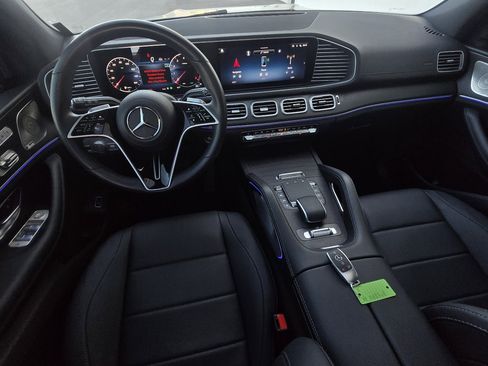 Used 2024 Mercedes-Benz GLS 450 4MATIC image 35
