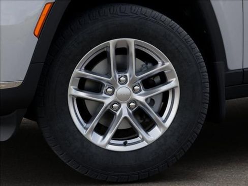 New 2026 Jeep Grand Cherokee L Laredo image 8