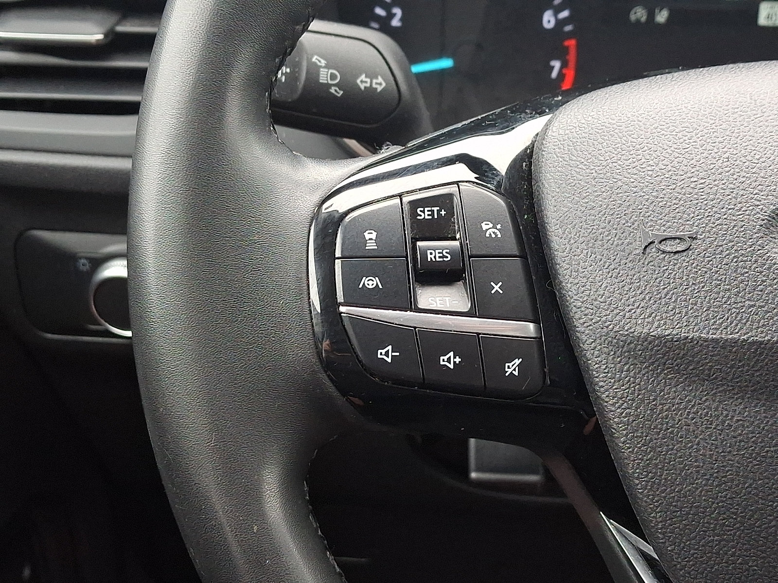 Used 2022 Ford Escape SE w/ SE Sport Appearance Package AWD/4WD image 21