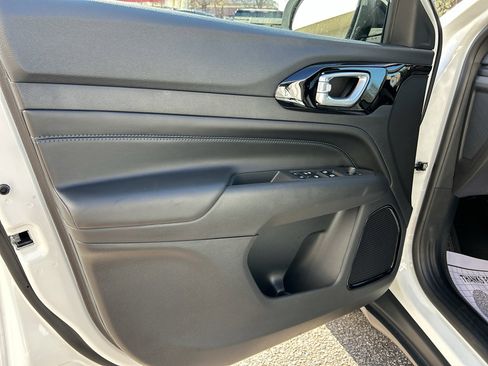 New 2026 Jeep Compass Latitude image 19