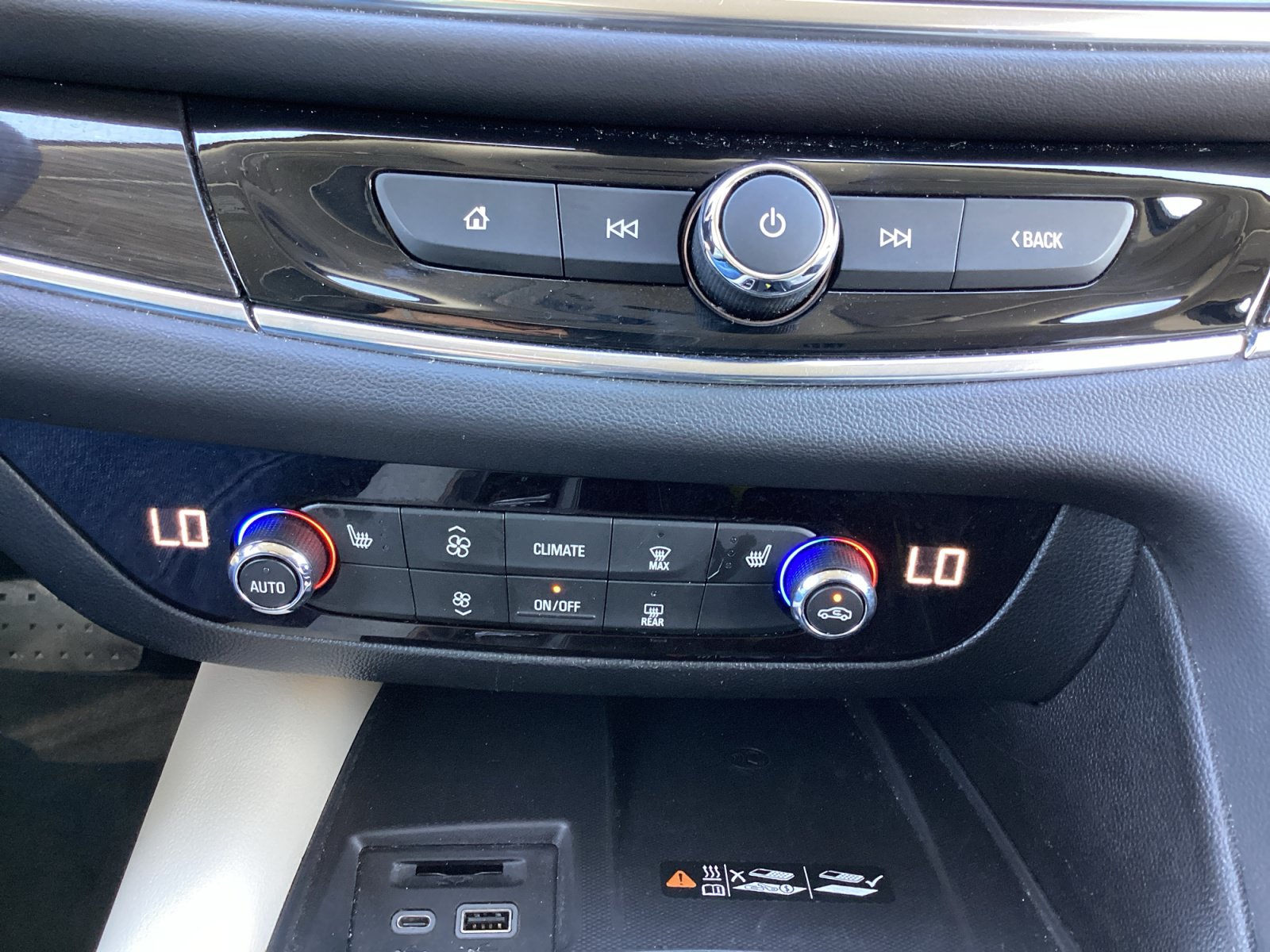 Used 2023 Buick Enclave Essence FWD image 23