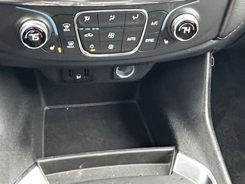 Used 2020 Chevrolet Traverse LT image 15