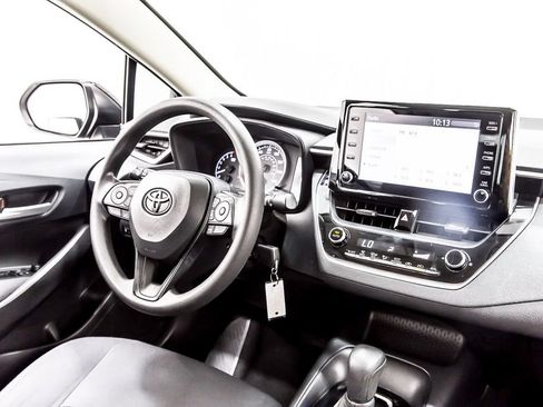 Used 2020 Toyota Corolla LE FWD image 19
