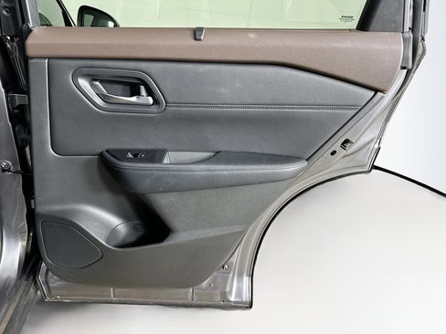 Used 2023 Nissan Rogue SL w/ SL Premium Package image 30