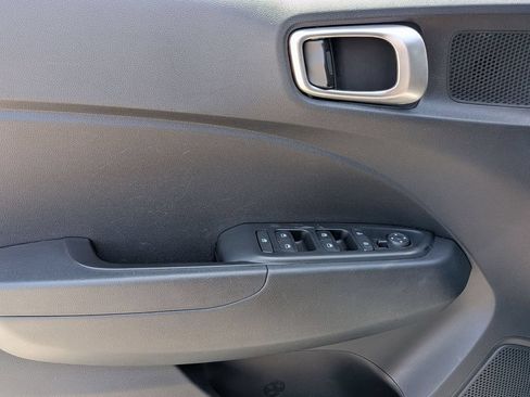 Used 2025 Hyundai Venue SEL FWD image 11